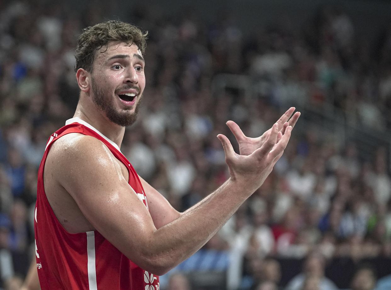 爱游戏官方网站-密尔沃基雄鹿队主场